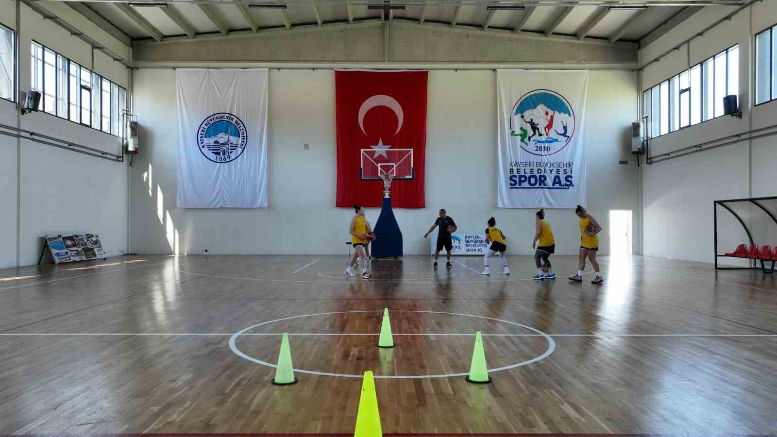 Erciyes Yüksek İrtifa Kamp Merkezi, basketbol takımlarını ağırlıyor
