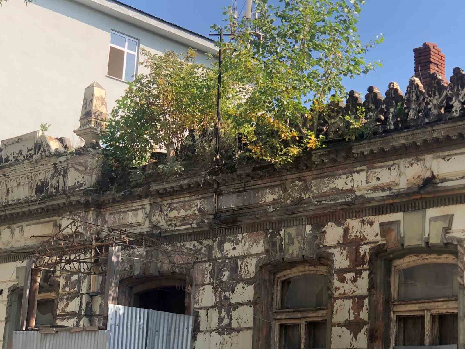 Kars’ta tarihi bina koruma altına alınmayı bekliyor
