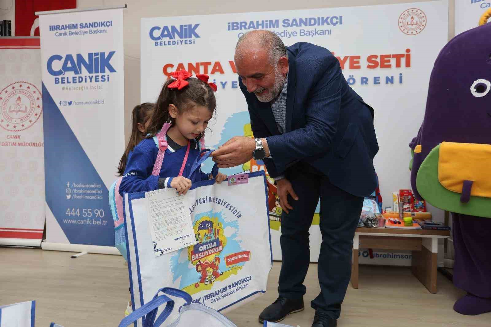 Canik’te tüm birinci sınıflara çanta ve kırtasiye seti hediye edilecek
