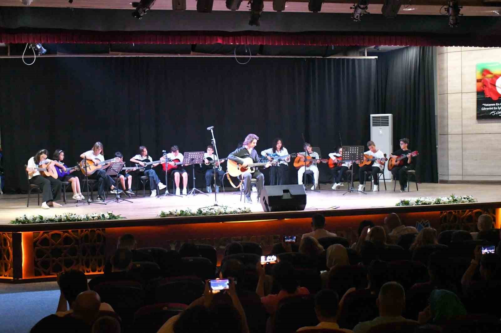 Mezuniyet coşkularına Başkan Balaban ortak oldu
