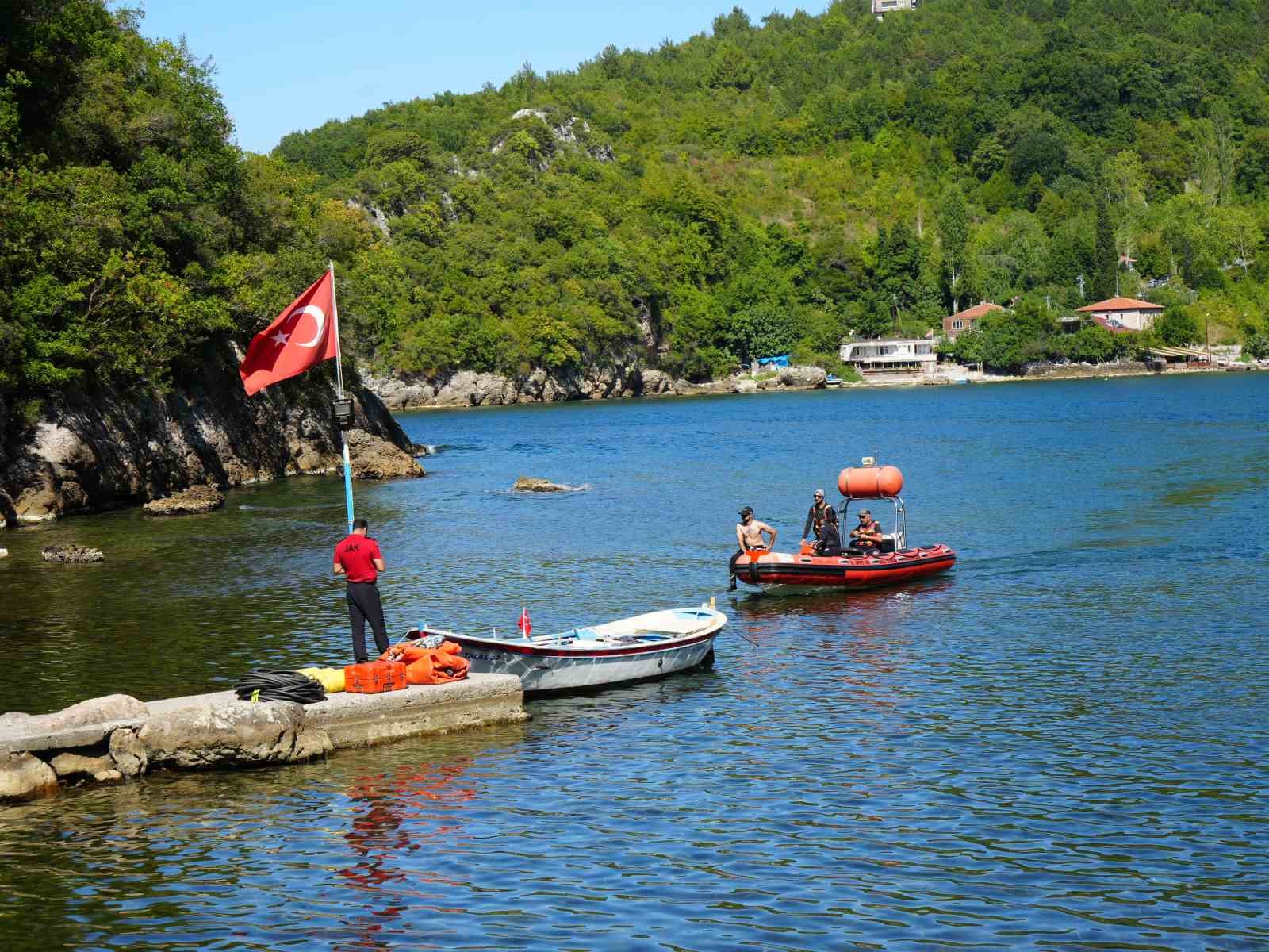 Kastamonu’da batan teknenin kaptanını arama çalışmaları sürüyor
