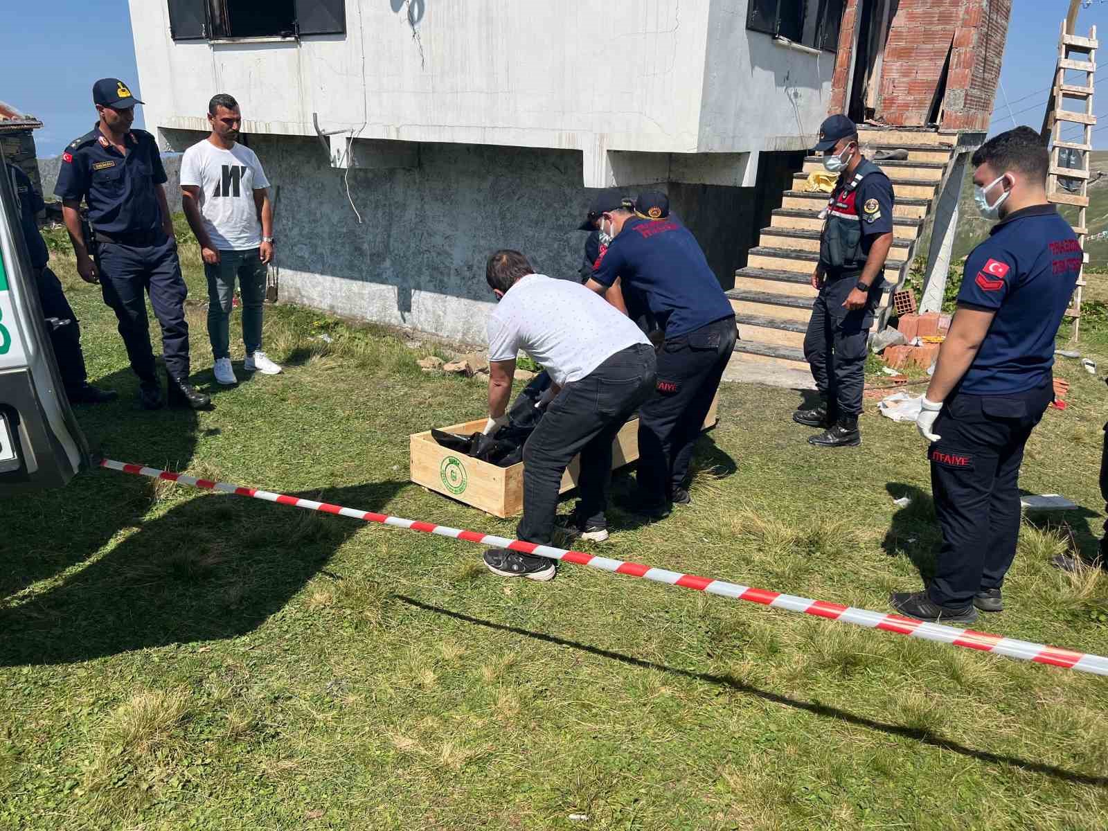 Kundaklanan yayla evindeki 3 cenaze otopsi için Adli Tıp Kurumu’na gönderildi
