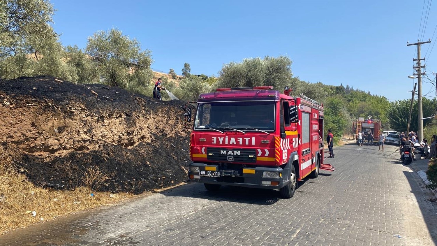 Alevlerin antik kente ulaşmasını itfaiye ekiplerinin hızlı müdahalesi önledi
