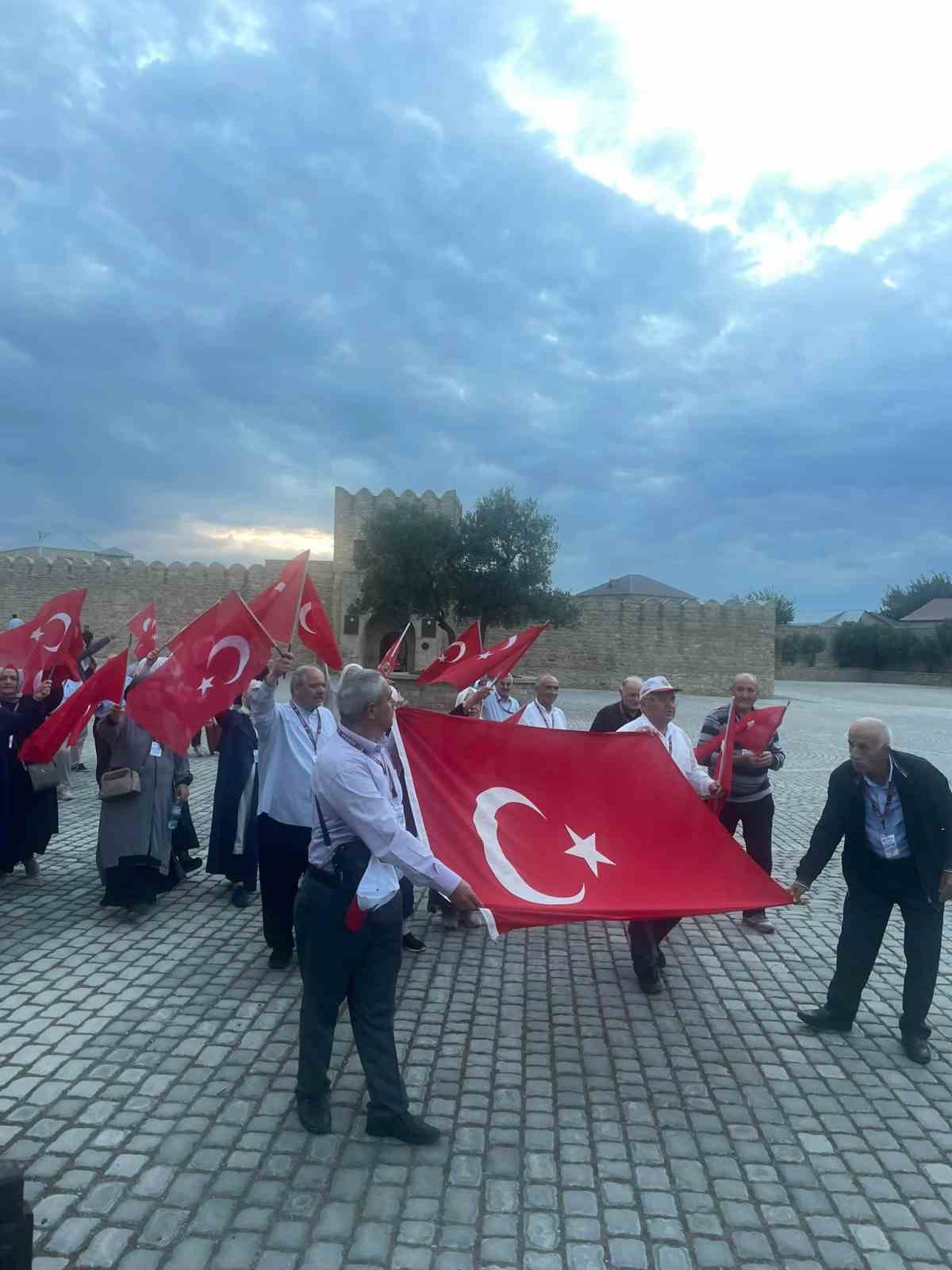 Ermeni işgalinden kurtarılan Dağlık Karabağ bölgesini Türk bayrakları ile gezdiler
