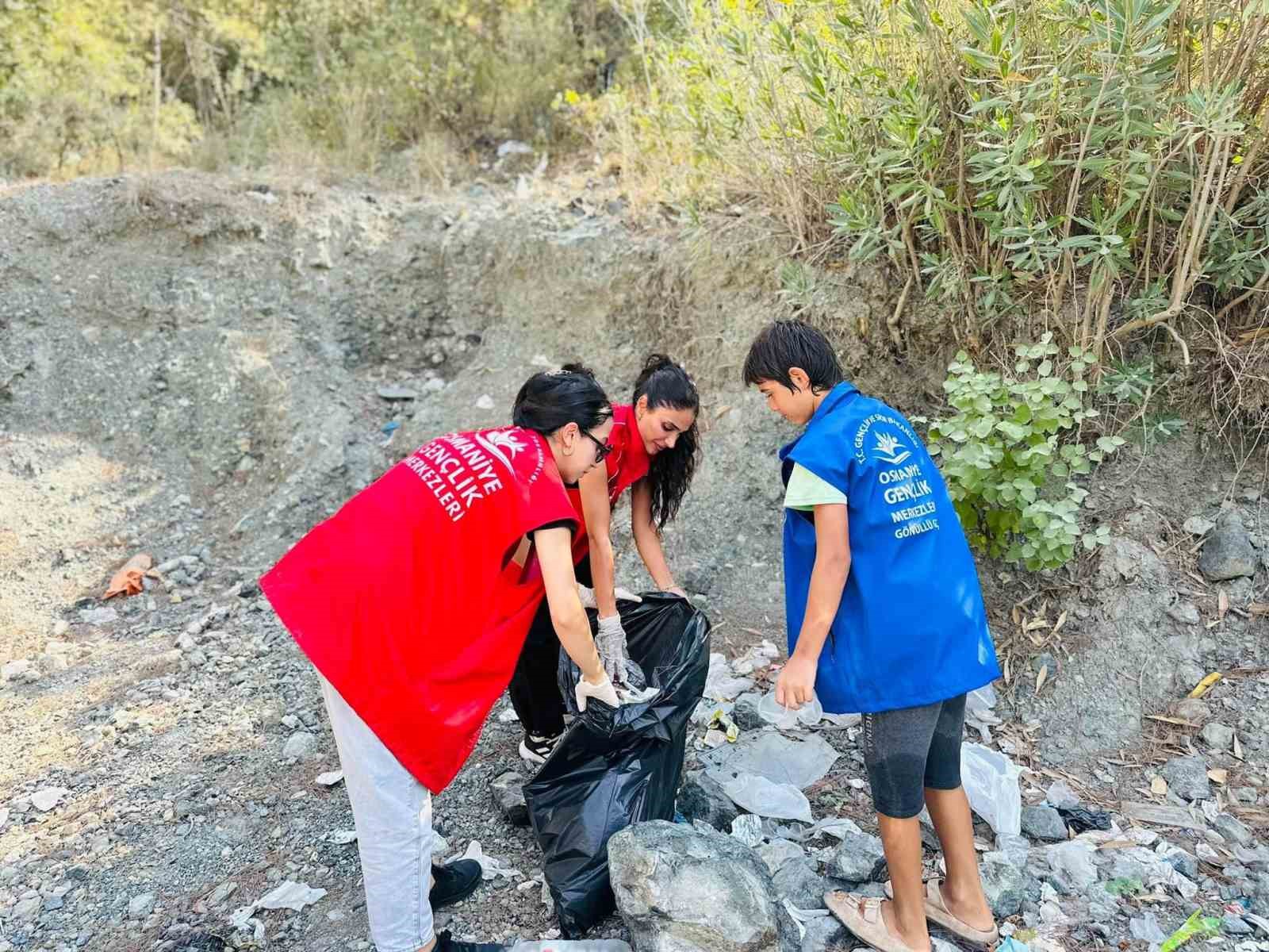 Osmaniye’de gençlerden çevre temizliği etkinliği
