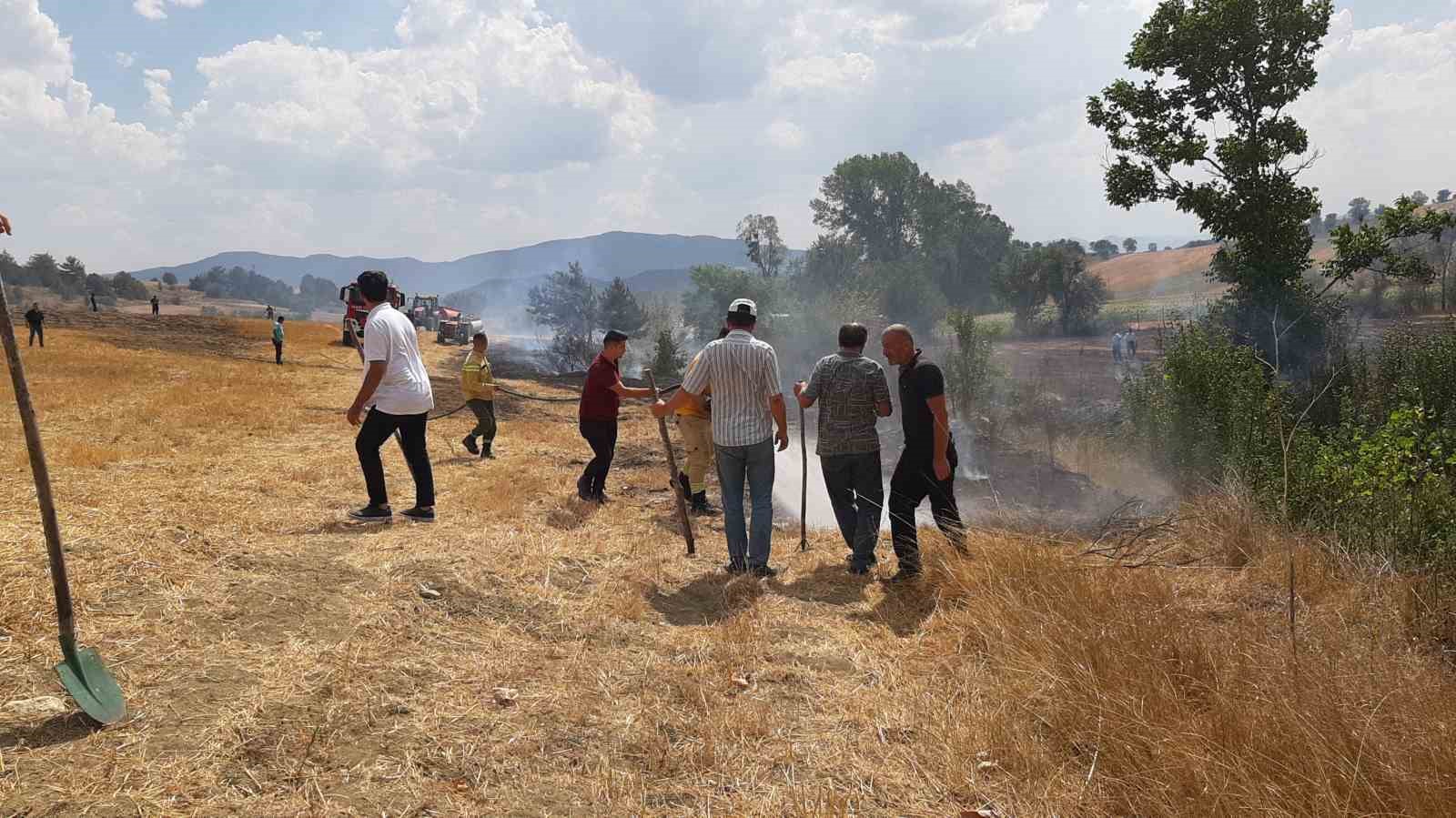 Köylülerin erken müdahalesi alevlerin önüne geçti
