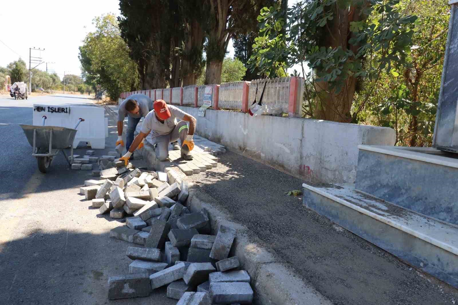 Nazilli’deki mezarlıklarda bakım ve temizlik çalışmalarını sürdürüyor
