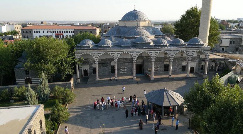 Diyarbakır’da Sultan II. Bayezid Vakfı’nın hayır şartı kapsamında 30 çocuğa sünnet şöleni düzenlendi
