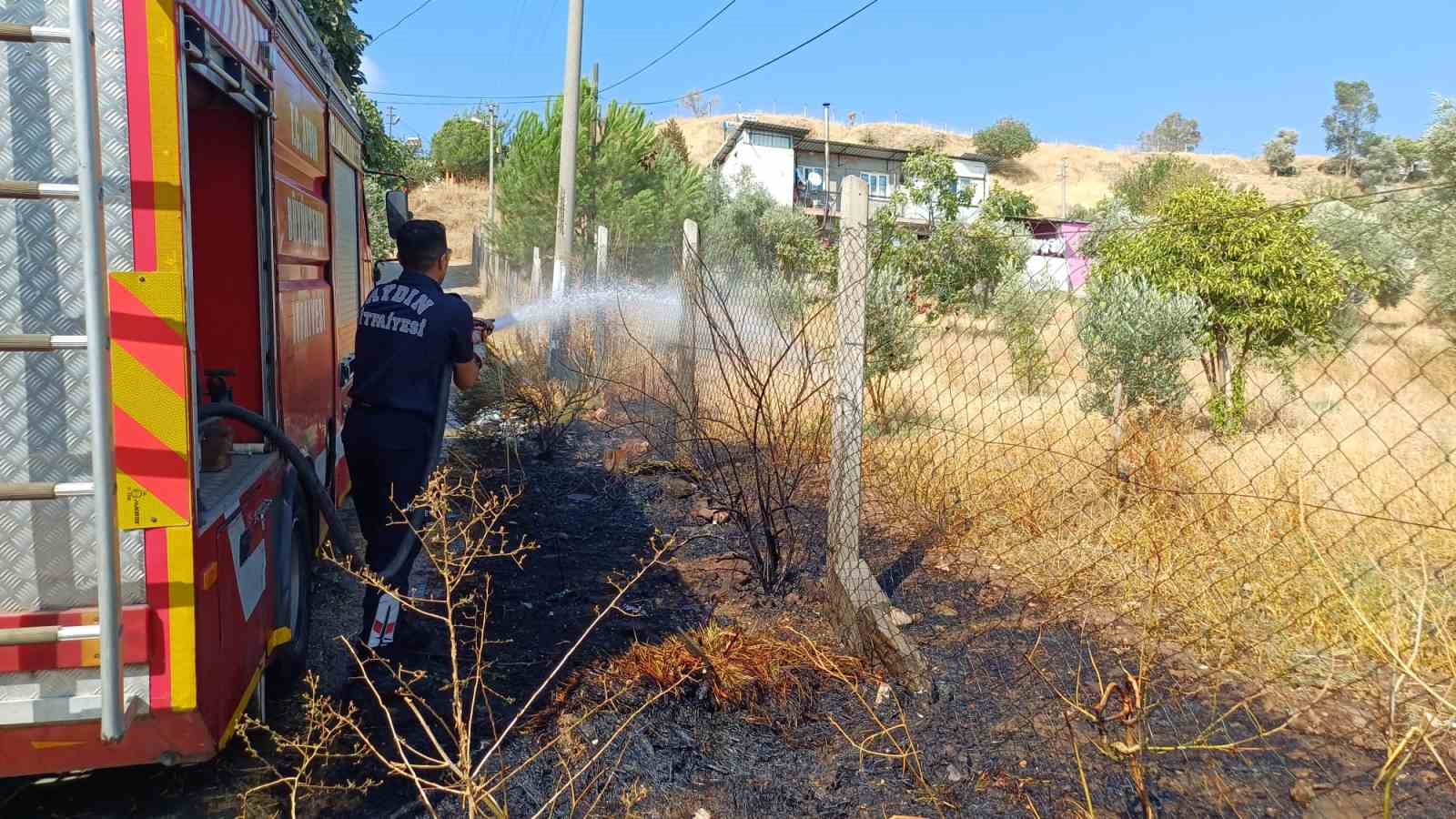 Yangın, itfaiyenin hızlı müdahalesiyle bahçeye sıçramadan söndürüldü
