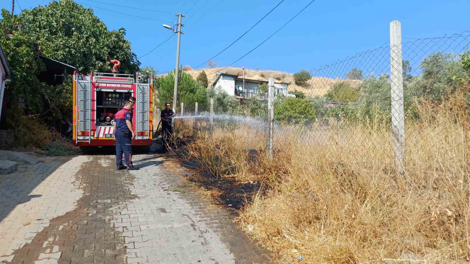 Yangın, itfaiyenin hızlı müdahalesiyle bahçeye sıçramadan söndürüldü
