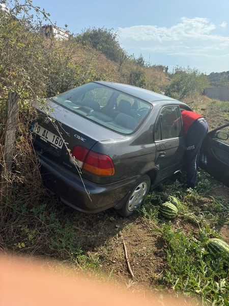 Kontrolden çıkan otomobil tarlaya uçtu: 1 yaralı
