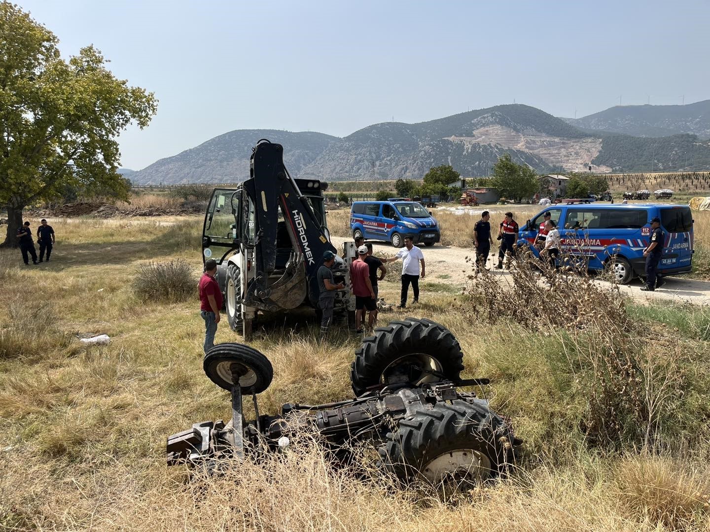 Kırkağaç’ta traktör şarampole devrildi: 1 ölü
