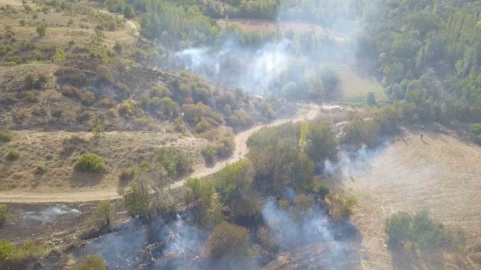 Burdur’da ağaçlık alandaki yangın köylülerin imece usulüyle söndürüldü
