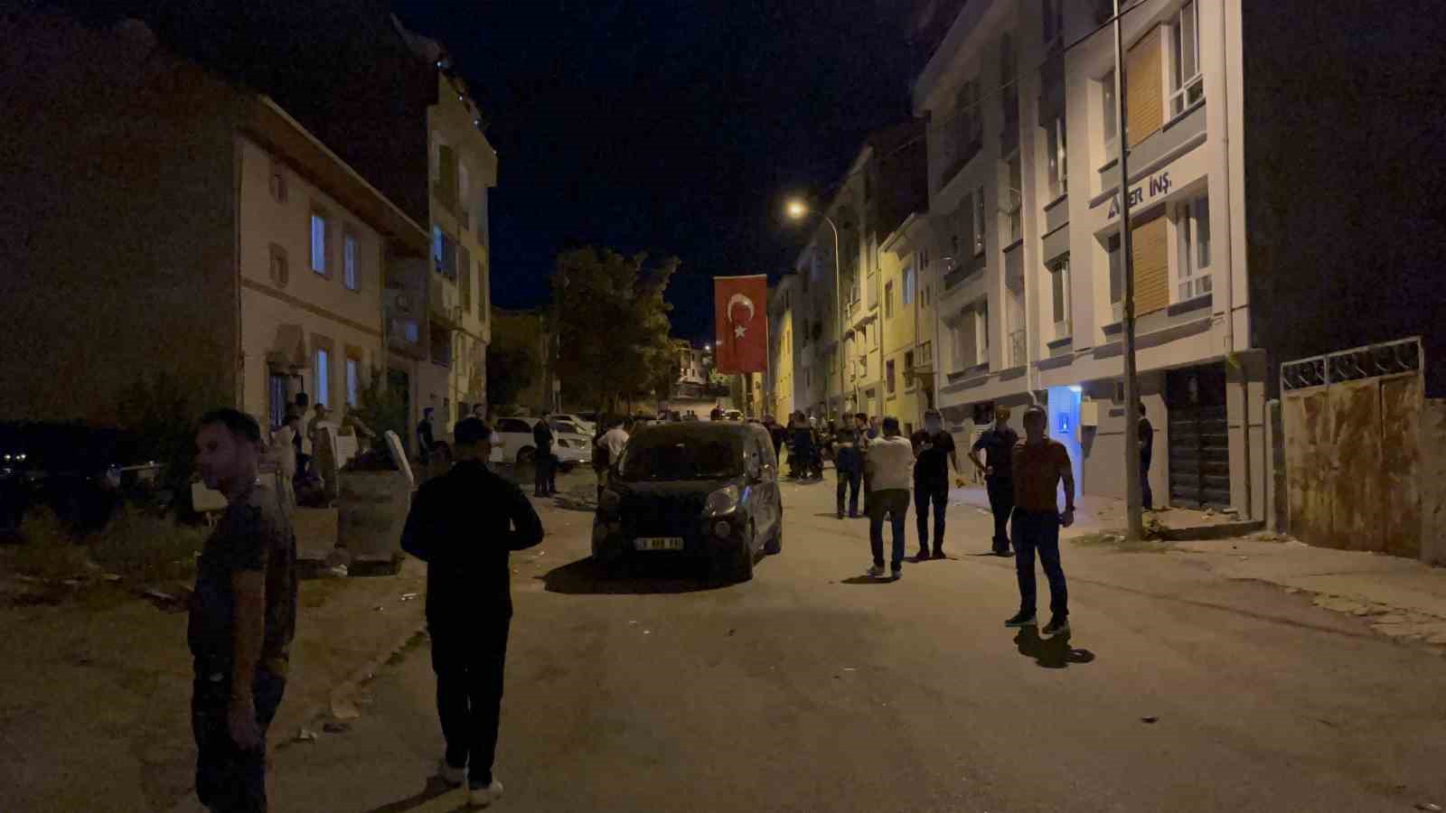 Asker eğlencesinde polis memuruna mukavemet gösteren 2 kişi gözaltına alındı
