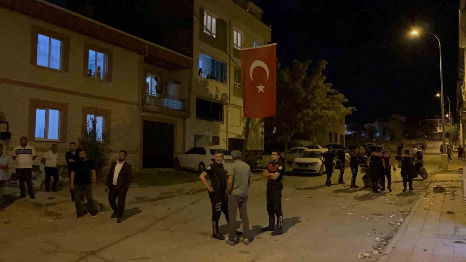 Asker eğlencesinde polis memuruna mukavemet gösteren 2 kişi gözaltına alındı
