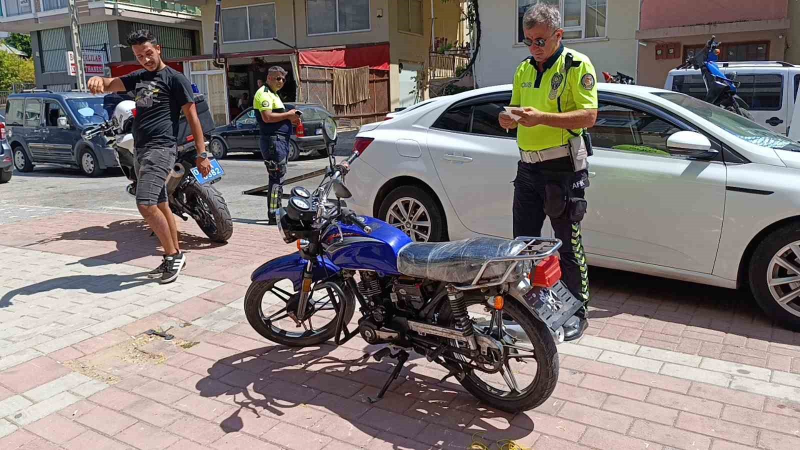 Kaybettiği plakasını başka motorda buldu
