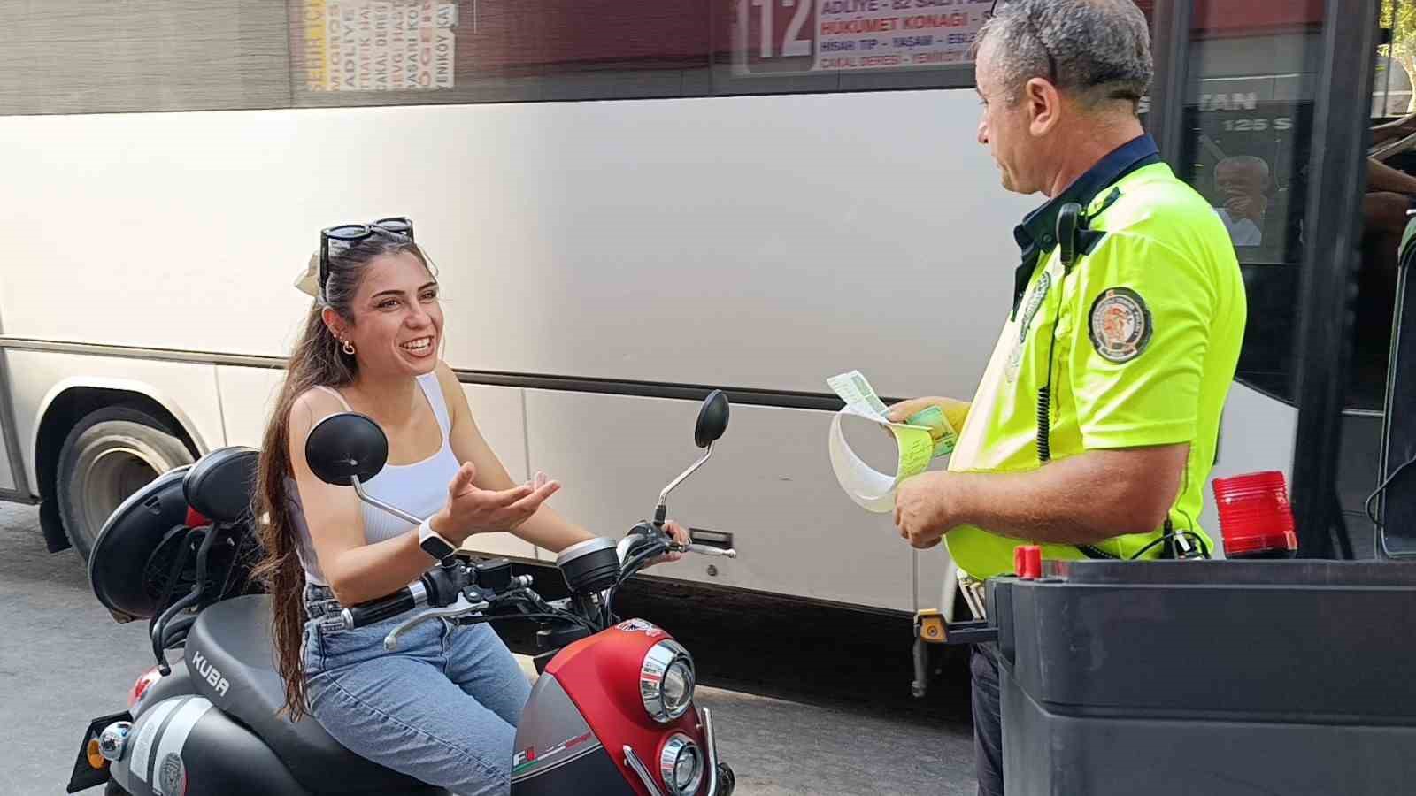 Antalya’da 2 saatte kontrol edilen 130 motosikletin yarısına ceza kesildi
