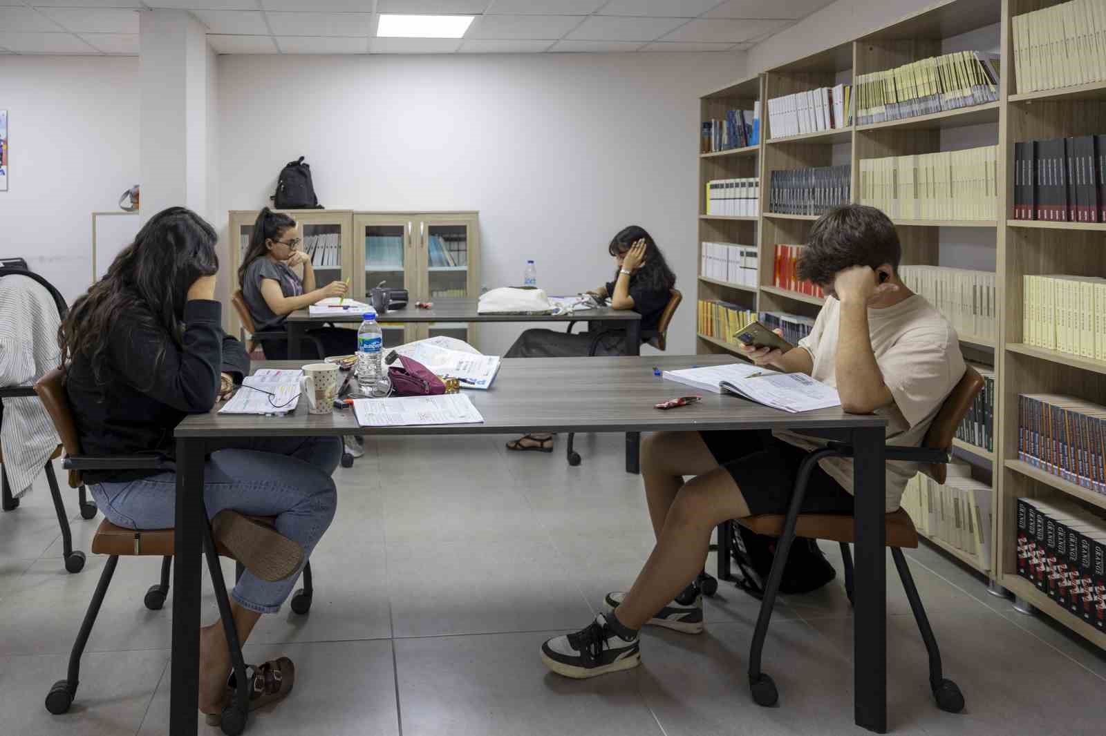 Tarsus Kleopatra Hizmet Binası vatandaşın hizmetinde
