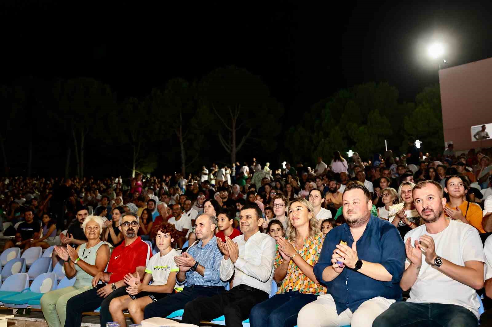 Denizli Büyükşehrin Yaz Sinema Günleri unutulmaz bir akşam yaşattı
