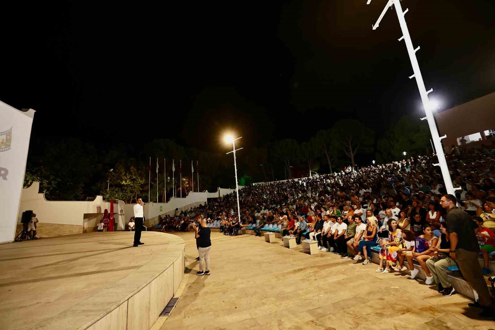 Denizli Büyükşehrin Yaz Sinema Günleri unutulmaz bir akşam yaşattı
