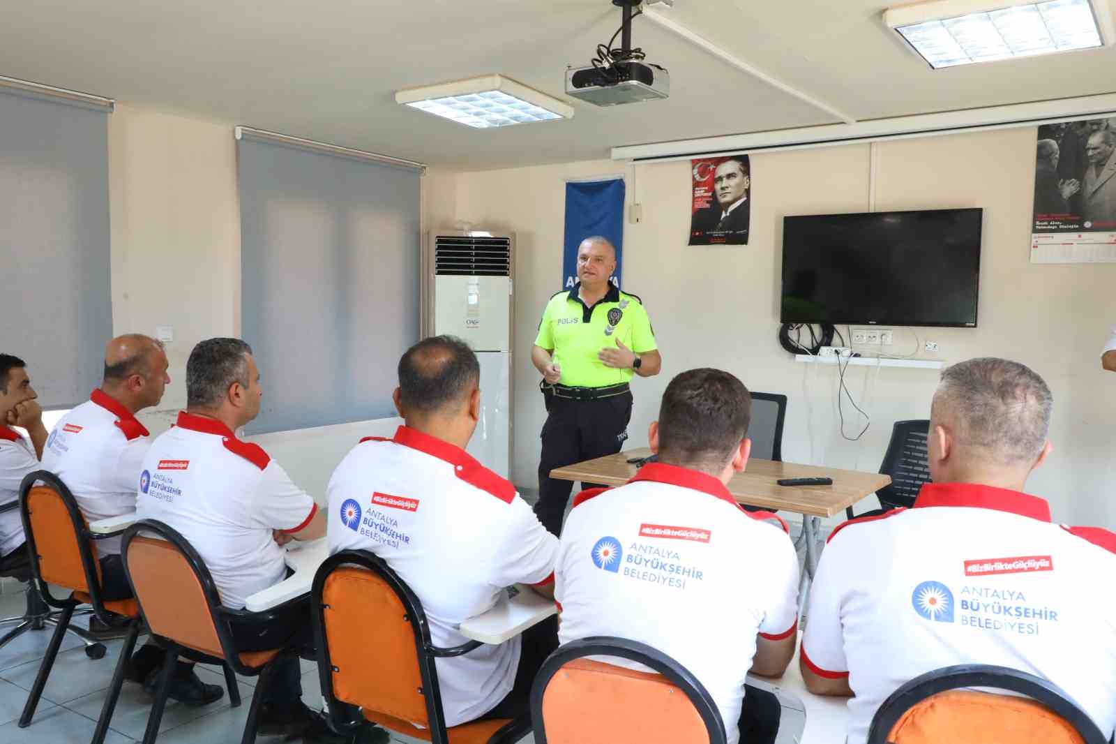 Büyükşehir’den toplu taşıma sürücülerine trafik eğitimi
