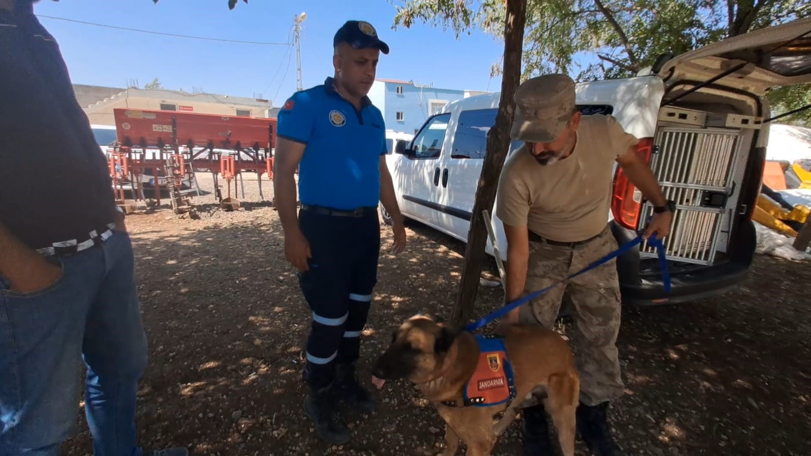 Diyarbakır’da kayıp 8 yaşındaki kız, iz takip köpeği ve dron desteğiyle aranıyor
