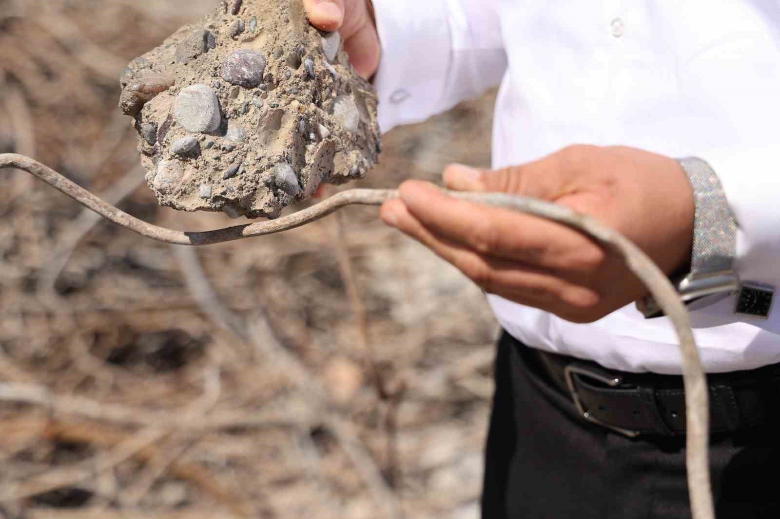 Yıkım kararı verilen binalardan 60-100 ton yerine 4 ila 10 ton demir çıktı
