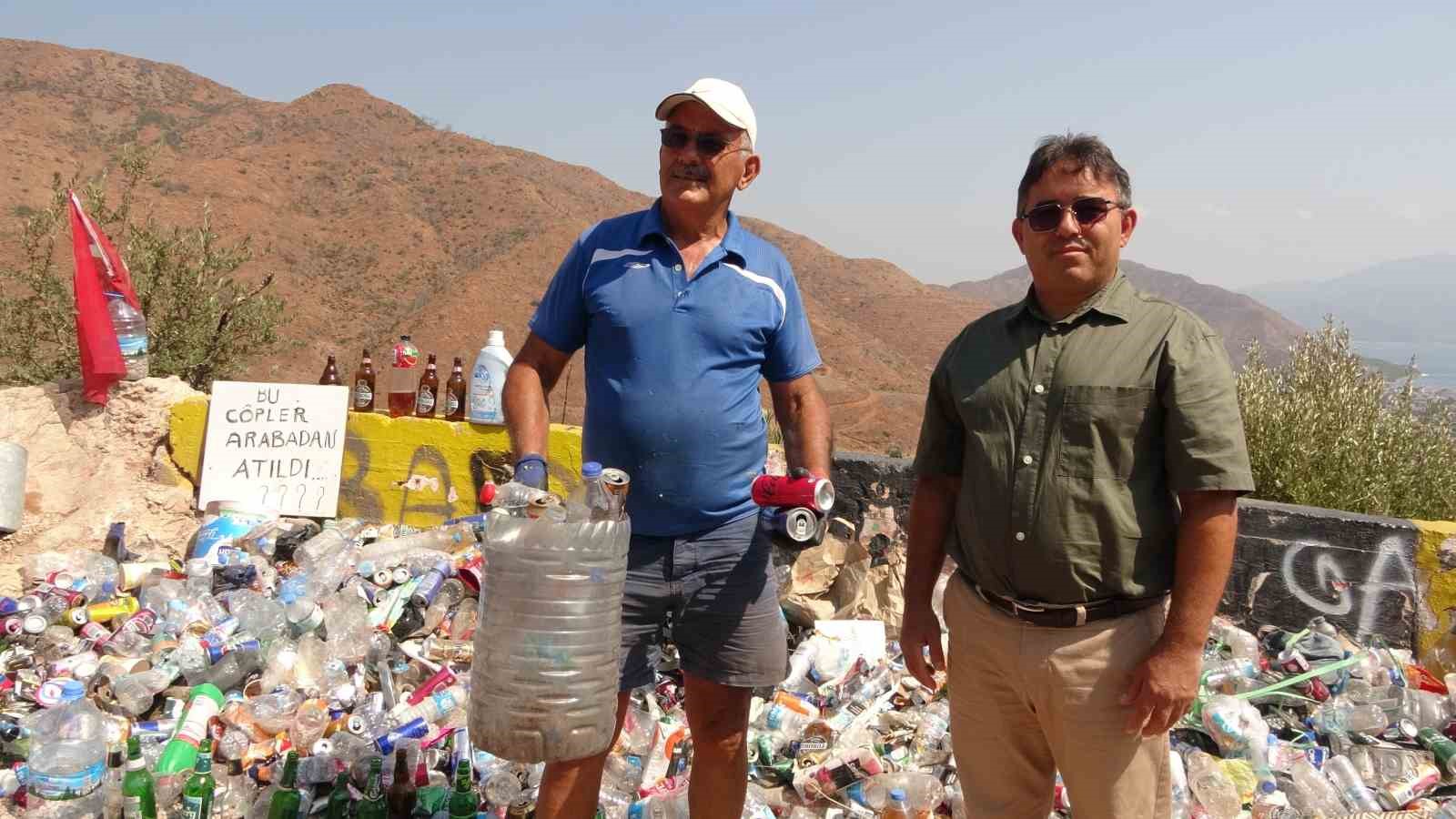 44 yıldır gönüllü olarak çevreyi temizliyor
