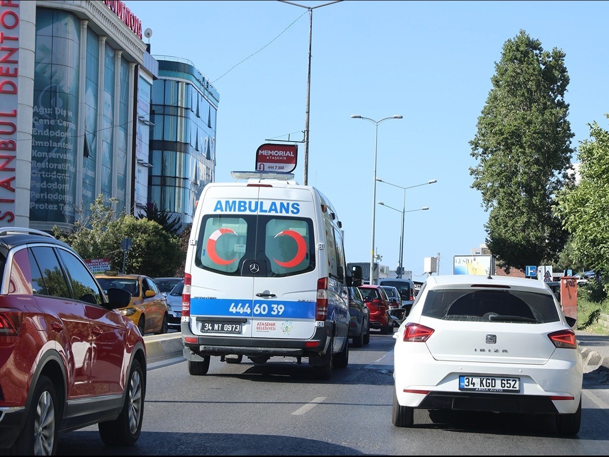 Latife Bilen’in zorlu hayatına Ataşehir Belediyesi’nden anlamlı yardım
