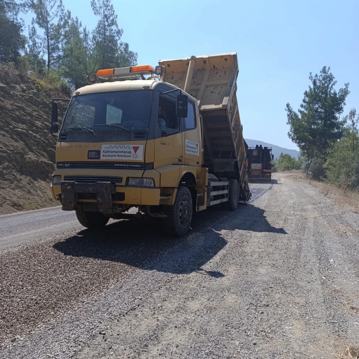 Büyükşehir, Andırın kırsalında ulaşım atağını sürdürüyor
