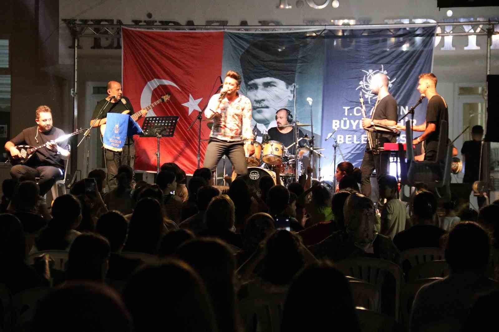 Yenipazarlılar Büyükşehir’in Yaz Konserleri ile unutulmaz bir akşam yaşadı
