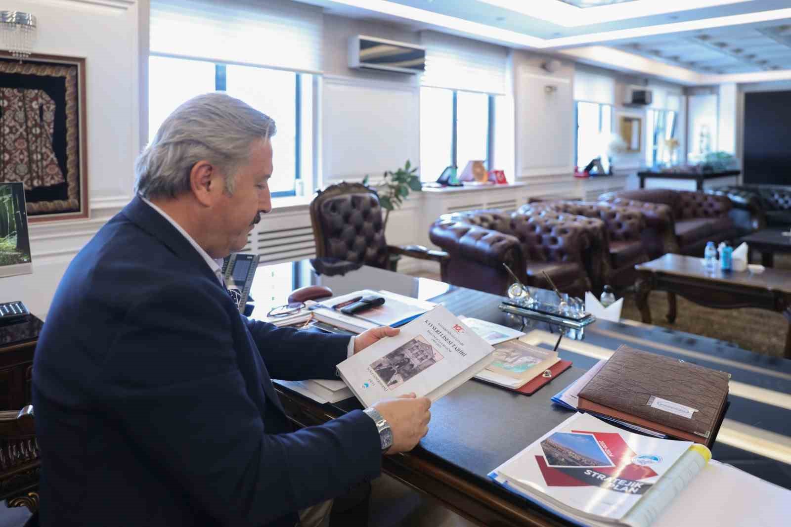 Melikgazi Belediyesi “Kayseri’nin Ulu Çınarı Kayseri Lisesi Tarihi” kitabı için tanıtım programı düzenleyecek
