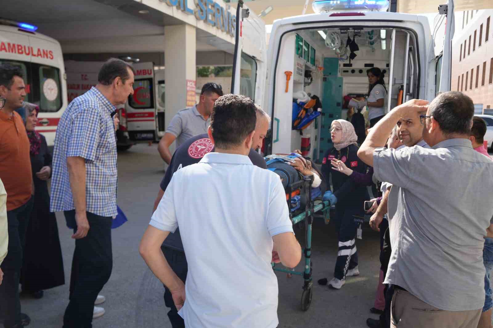 Niğde’de araçlar kafa kafaya çarpıştı: 9 yaralı
