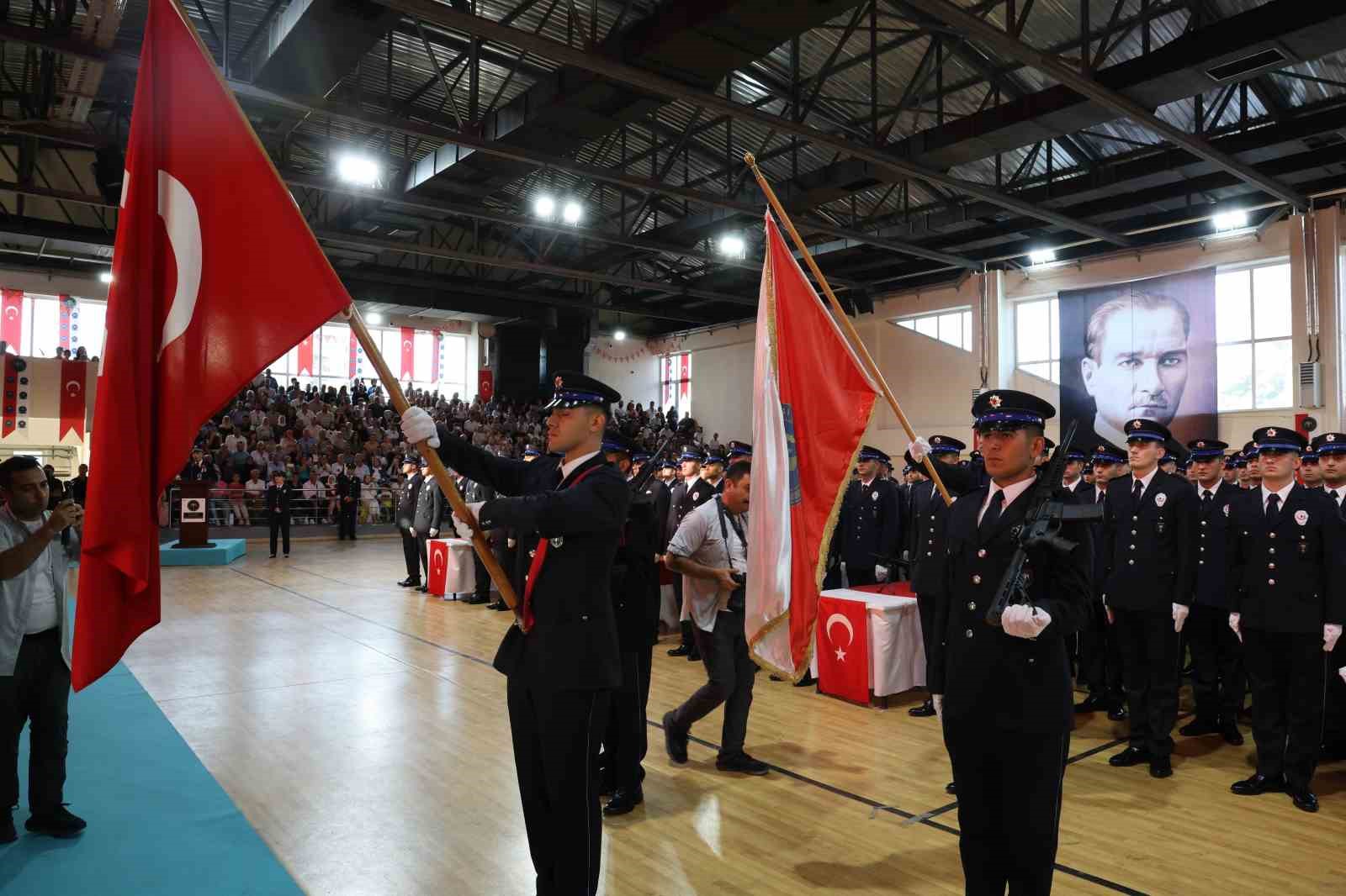 Adana’da 350 polis adayı mezun oldu
