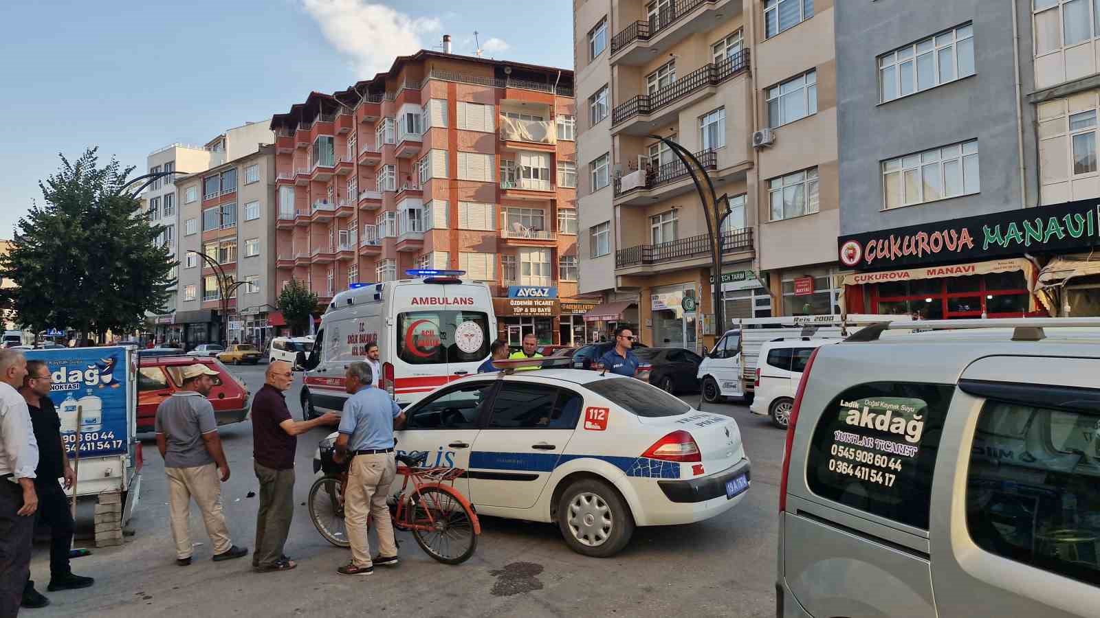 Hafif ticari aracın çarptığı ayakkabı boyacısı yaralandı
