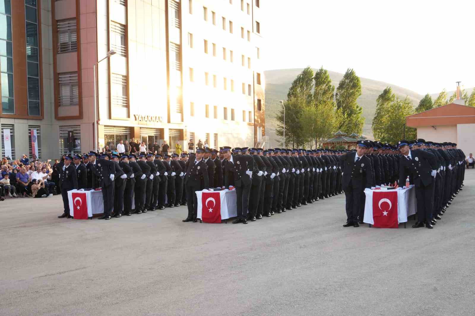 Bayburt’ta 171 polis adayı mezun oldu
