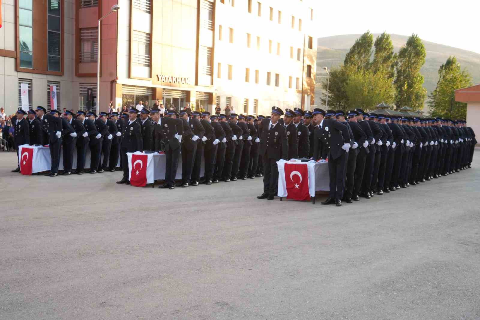 Bayburt’ta 171 polis adayı mezun oldu
