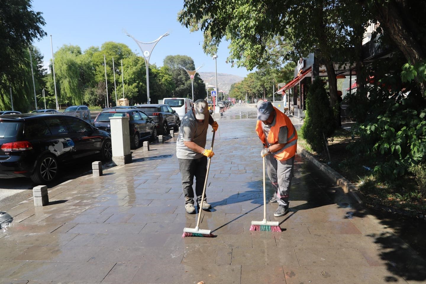 Belediye ekiplerince temizlik çalışması yapıldı
