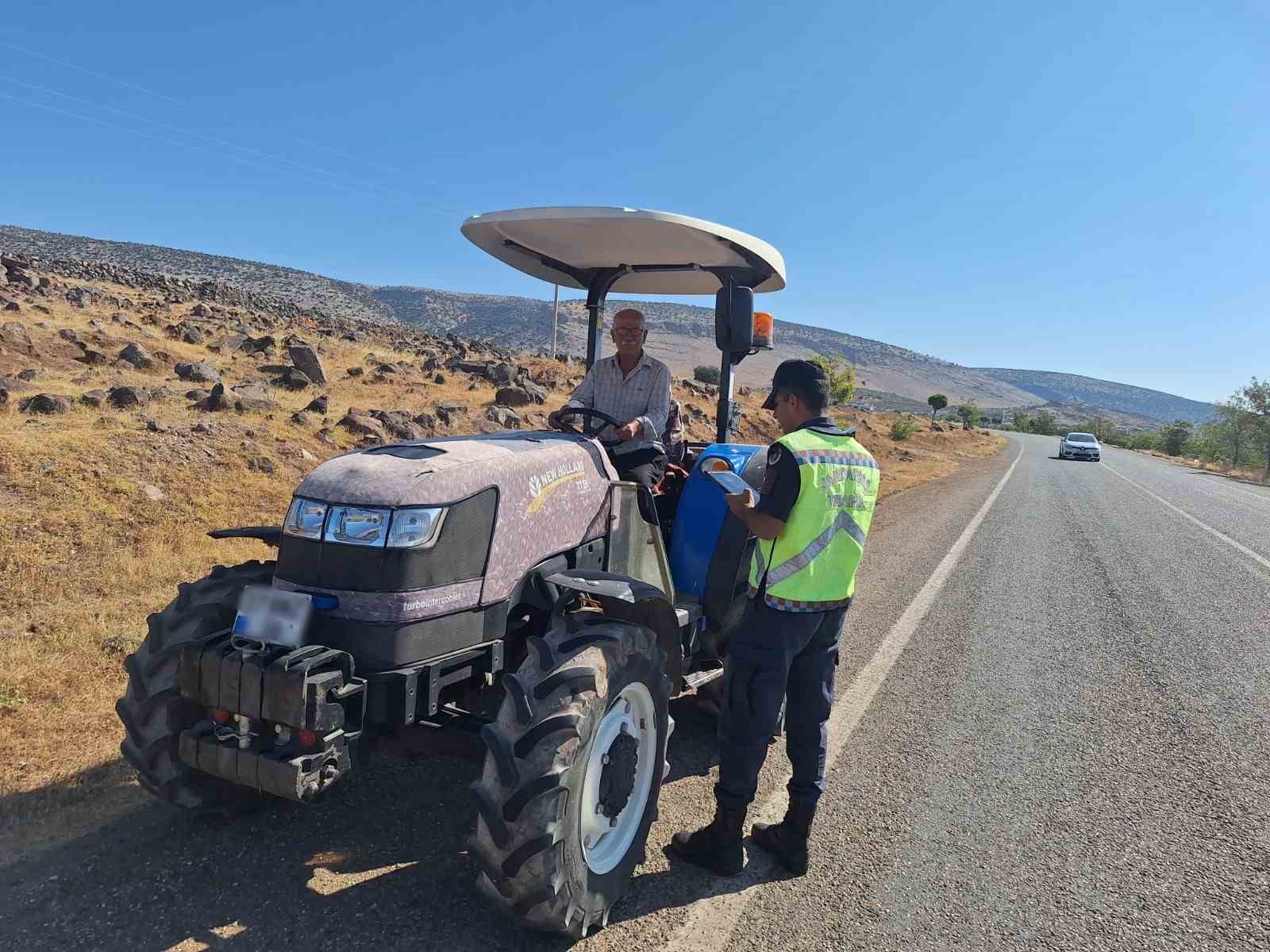 Jandarmadan 127 araç sürücüsüne 147 bin TL trafik cezası
