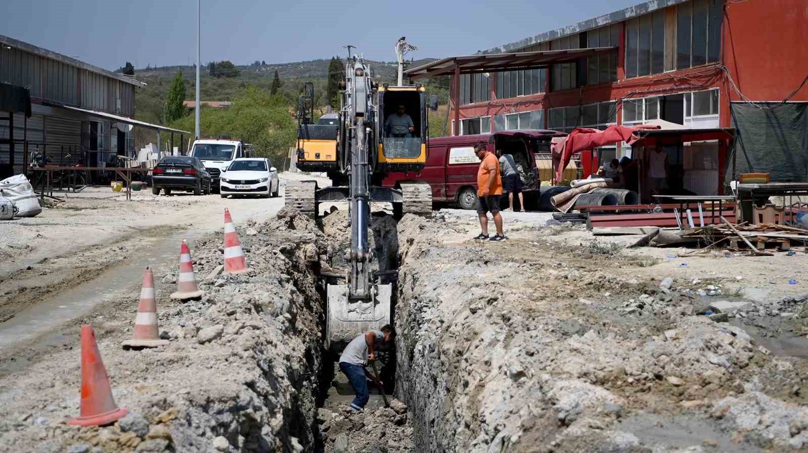 Kuşadası Ağaç İşleri Sanayi Sitesi’nde alt ve üstyapı çalışmaları sürüyor
