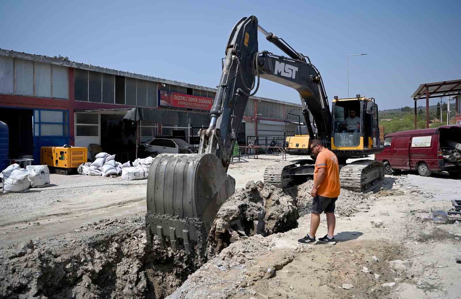 Kuşadası Ağaç İşleri Sanayi Sitesi’nde alt ve üstyapı çalışmaları sürüyor
