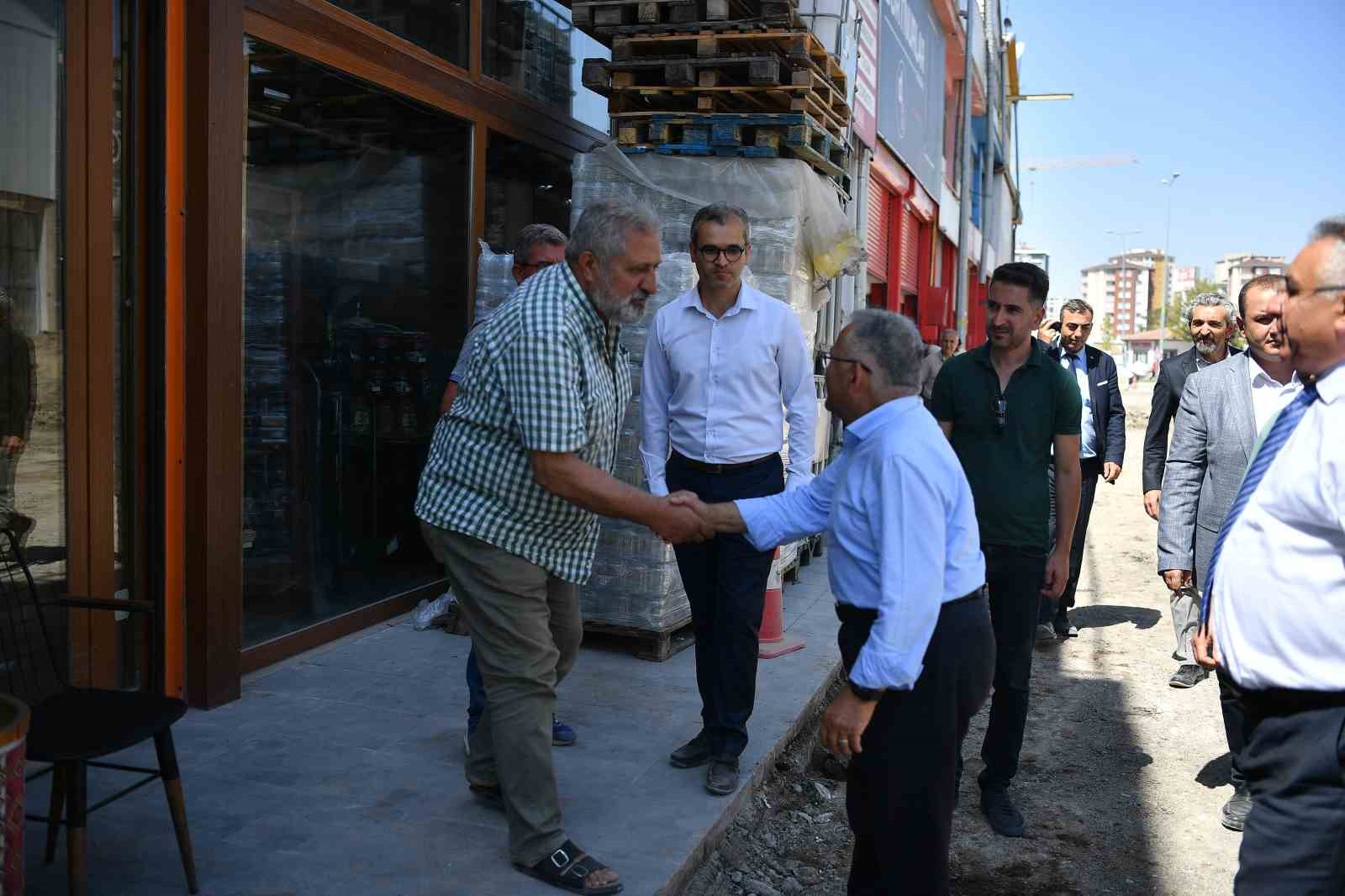 Başkan Büyükkılıç, 50 yıllık altyapısı yenilenen Argıncık Toptancılar Sitesi’nde incelemelerde bulundu
