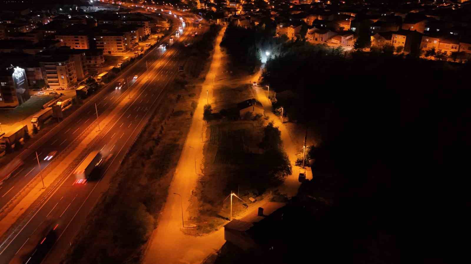 Bozüyük’te karanlık sokaklar aydınlatıldı
