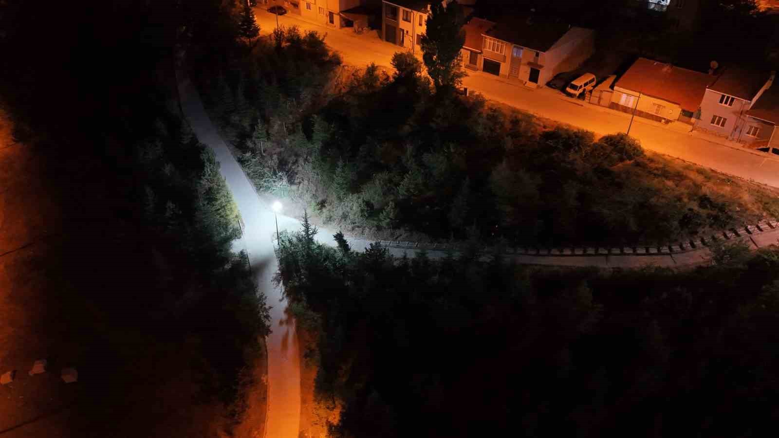 Bozüyük’te karanlık sokaklar aydınlatıldı
