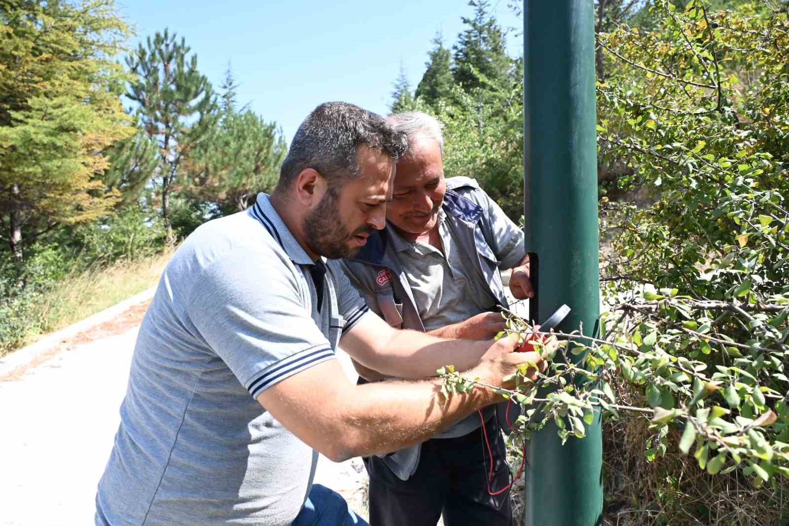 Bozüyük’te karanlık sokaklar aydınlatıldı
