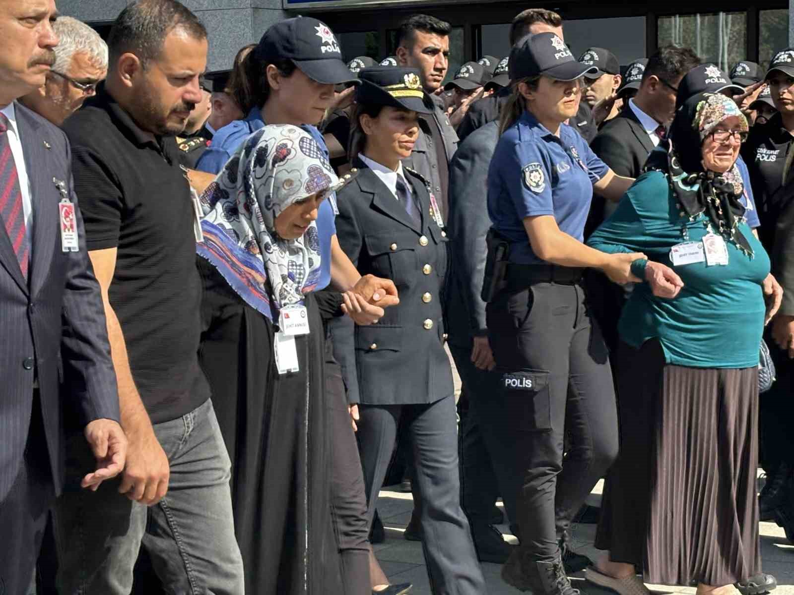 Şehit Polis Memuru Mustafa Peksoy için il emniyette cenaze töreni
