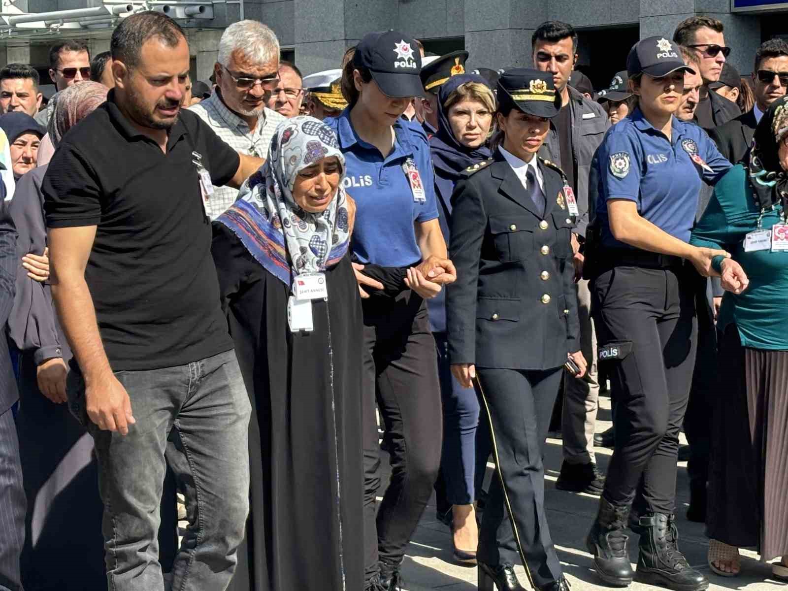 Şehit Polis Memuru Mustafa Peksoy için il emniyette cenaze töreni
