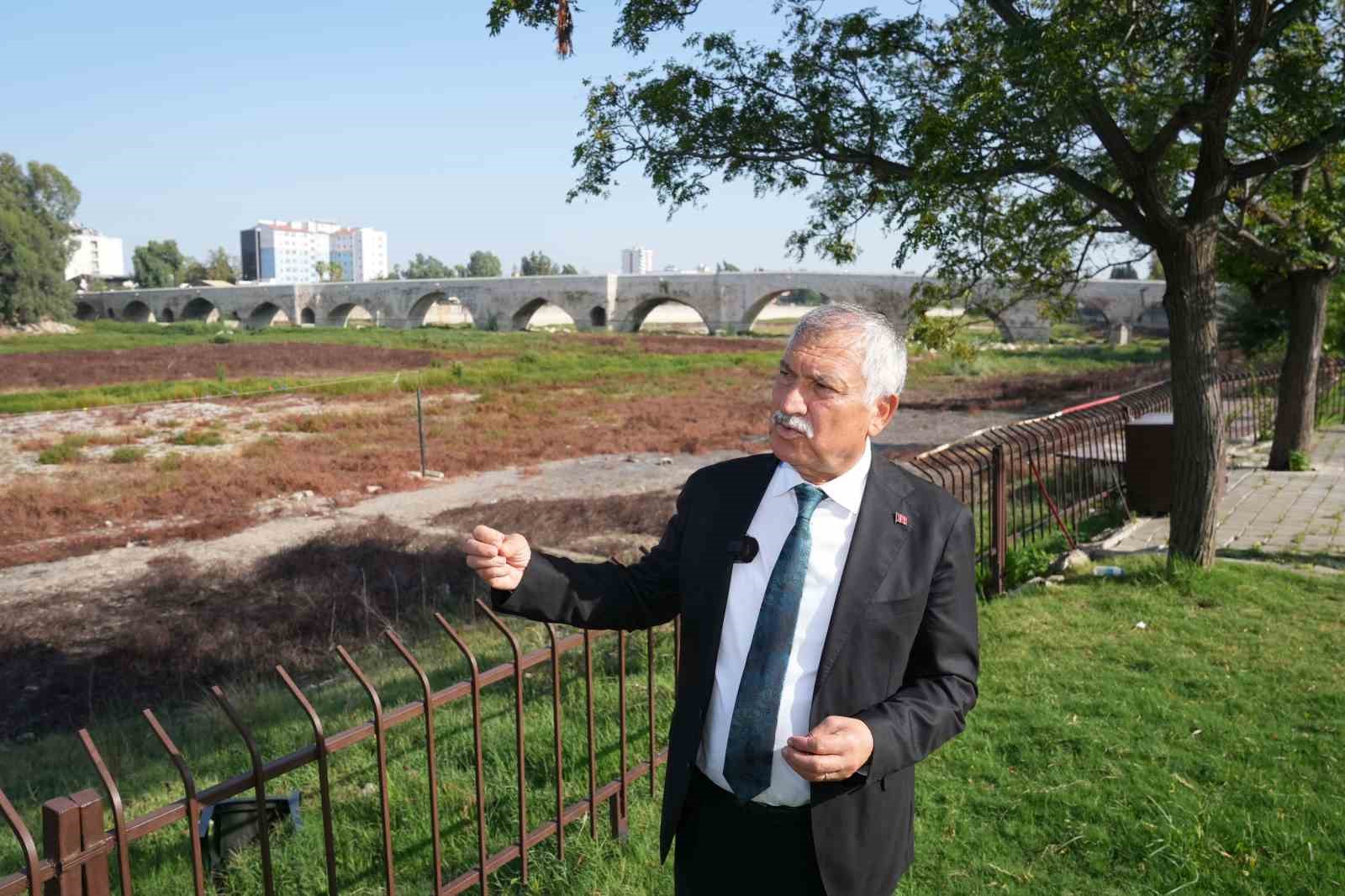 Hızlı tren köprüsü inşaatı nedeniyle DSİ, Seyhan Nehri yatağına su veremiyor
