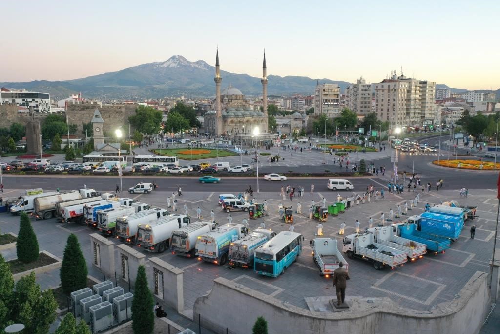 Daha temiz bir Kocasinan için temizlik seferberliği sürüyor
