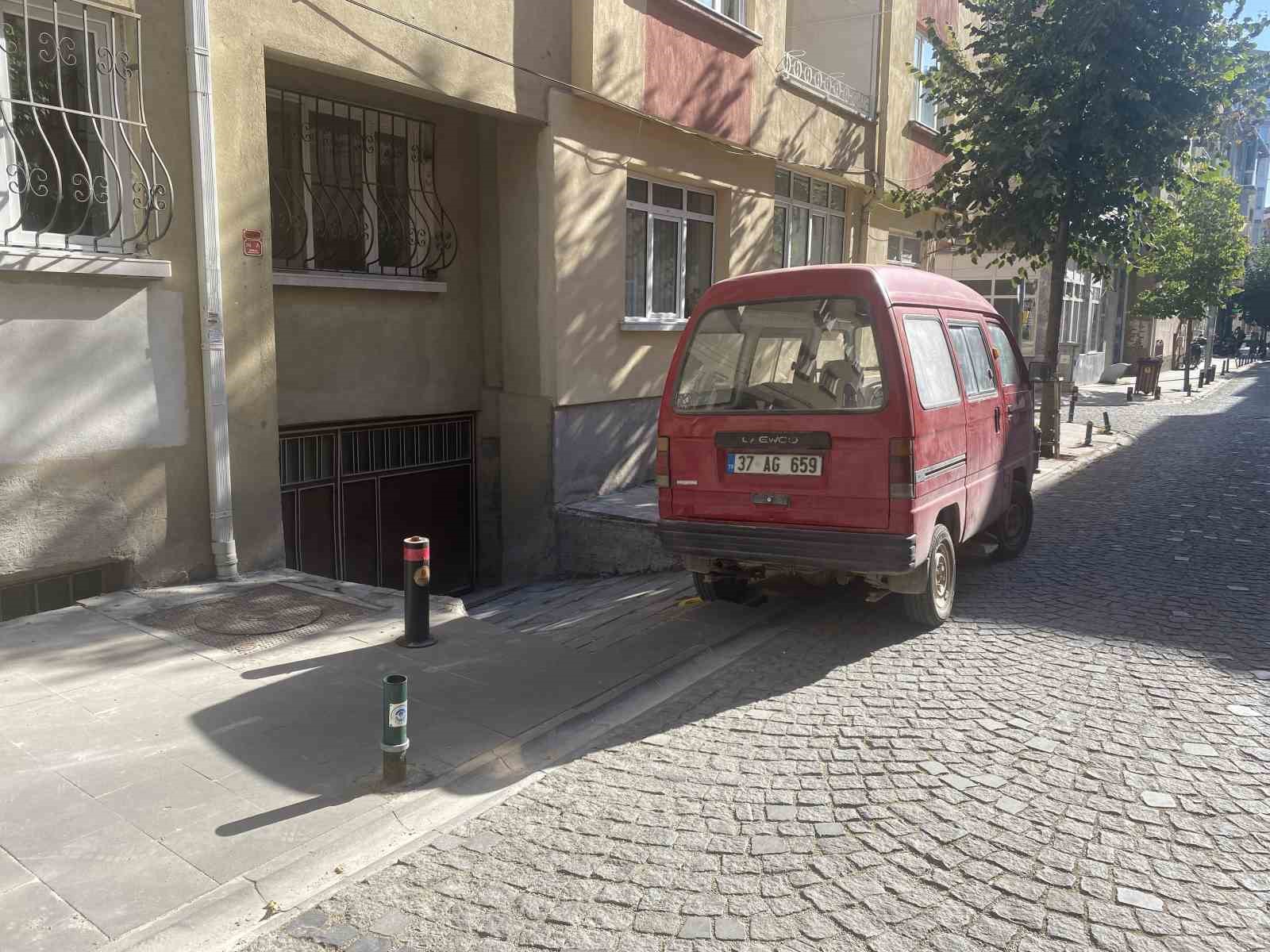 Mahalleli sürekli kırılan dubalarla ilgili çözümü kendi üretti
